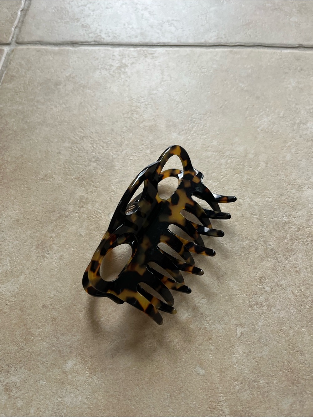 Charles J. Wahba Tortoiseshell Jumbo Cut-Out Scallop Hair Claw Clip